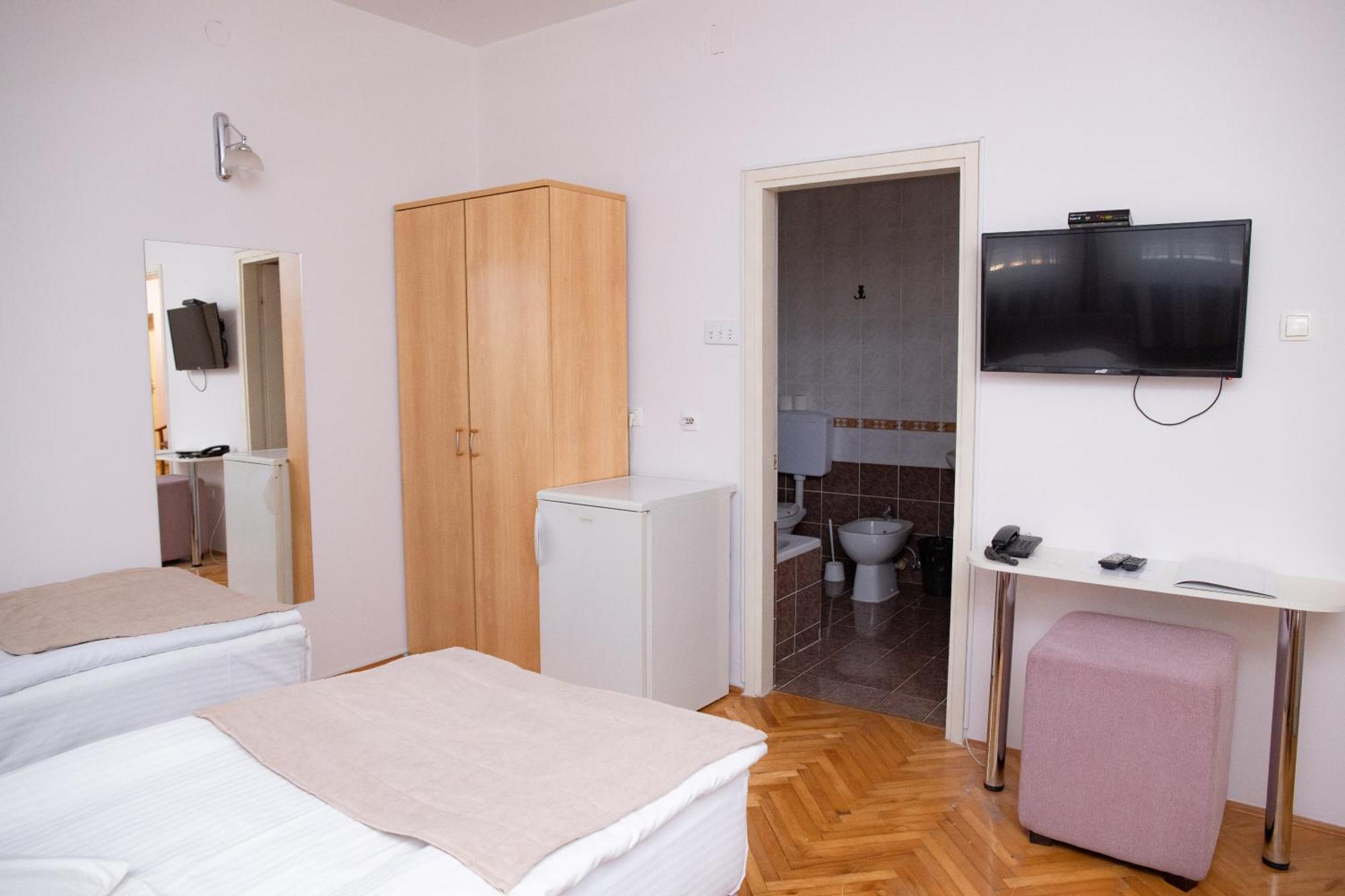 Motel New Sanatron Bosanski Novi ภายนอก รูปภาพ
