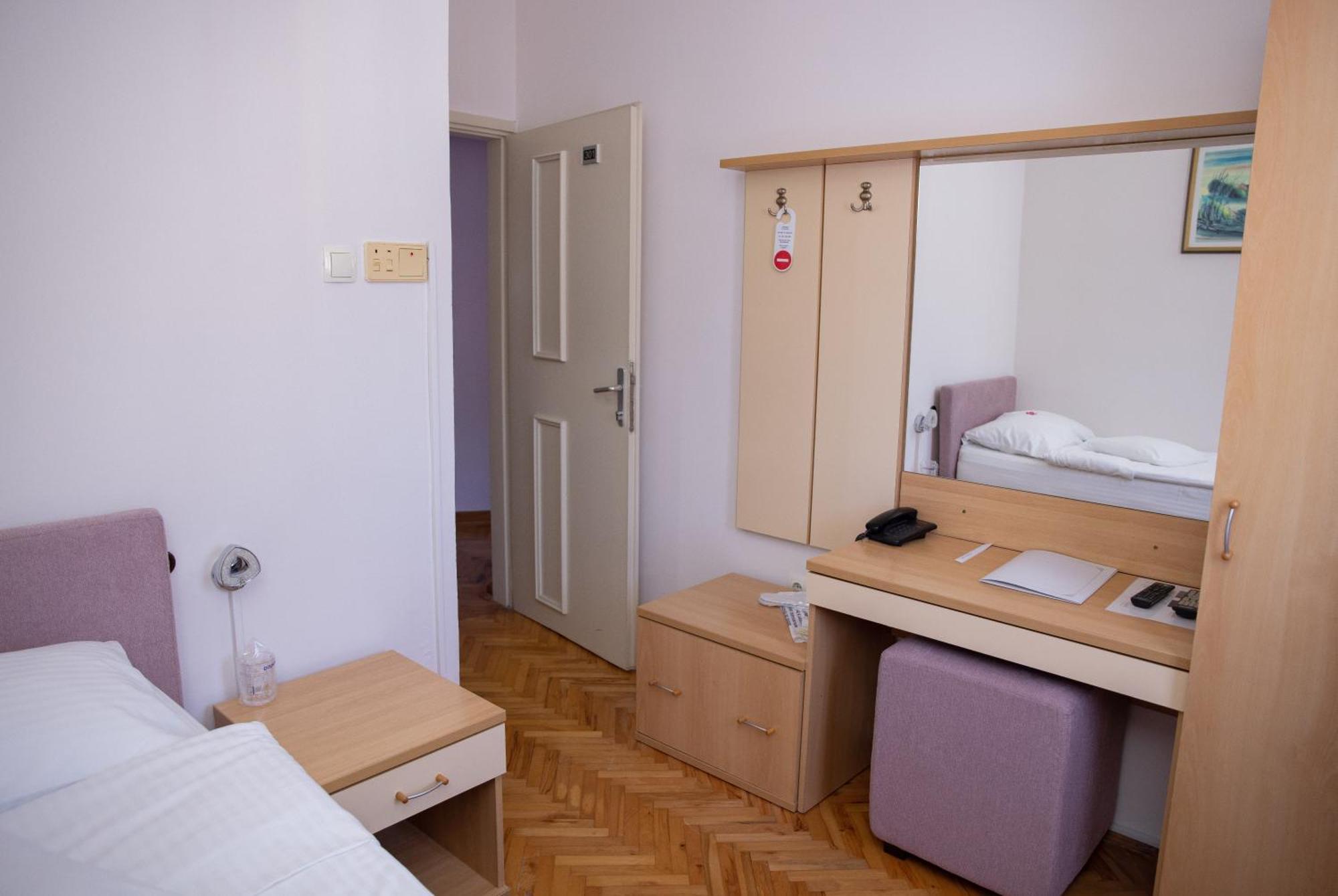 Motel New Sanatron Bosanski Novi ภายนอก รูปภาพ