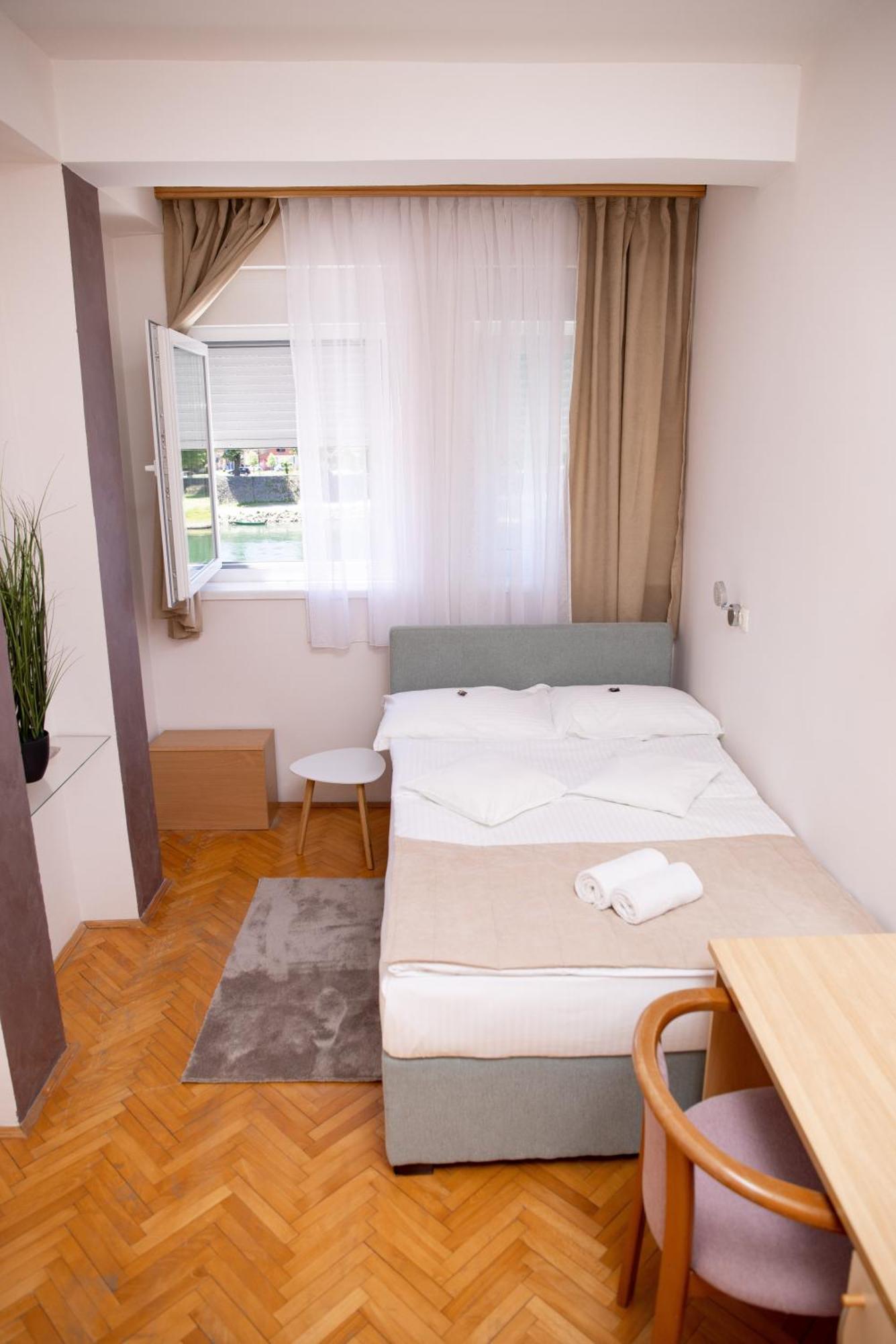 Motel New Sanatron Bosanski Novi ภายนอก รูปภาพ
