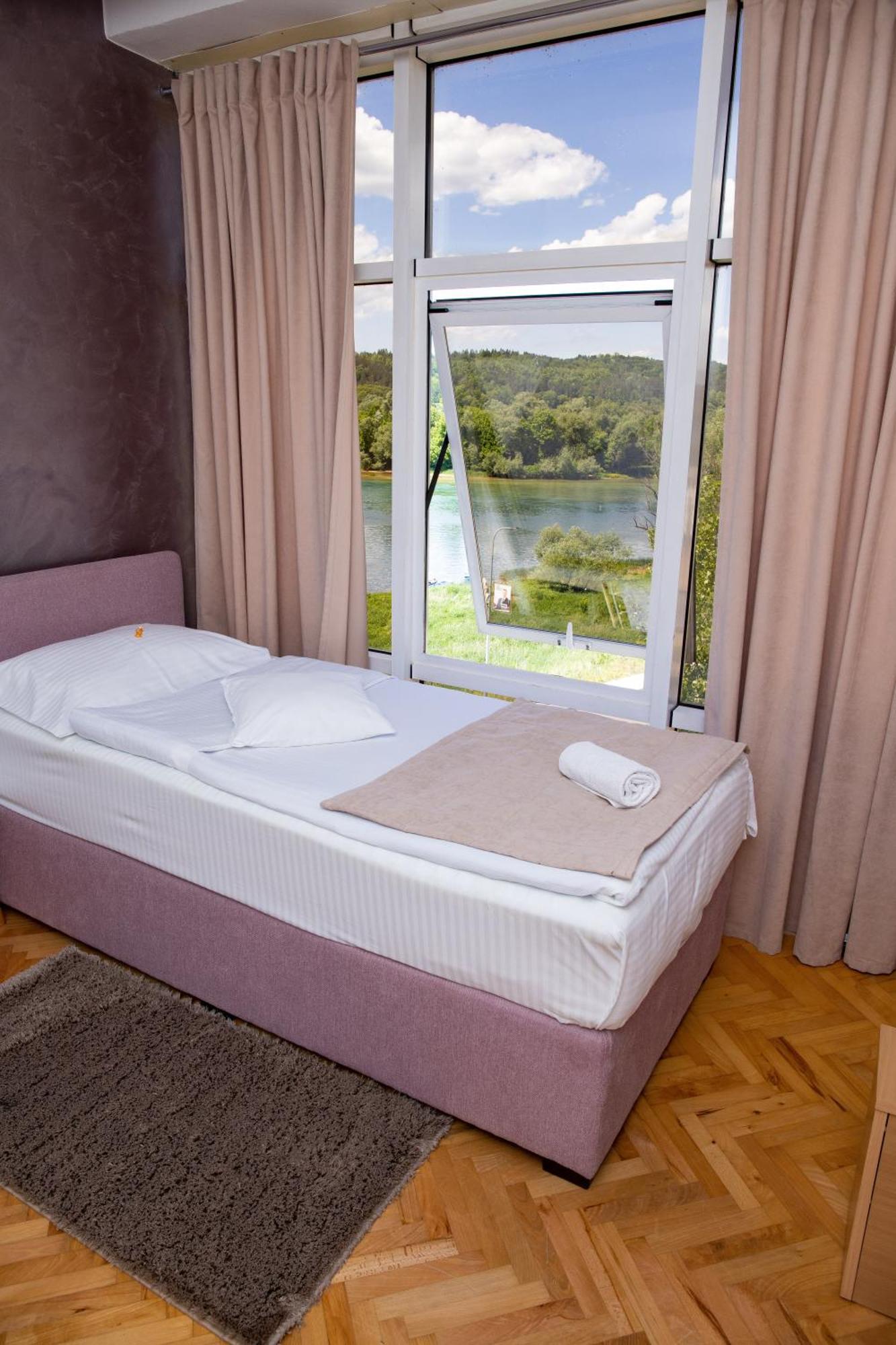Motel New Sanatron Bosanski Novi ภายนอก รูปภาพ
