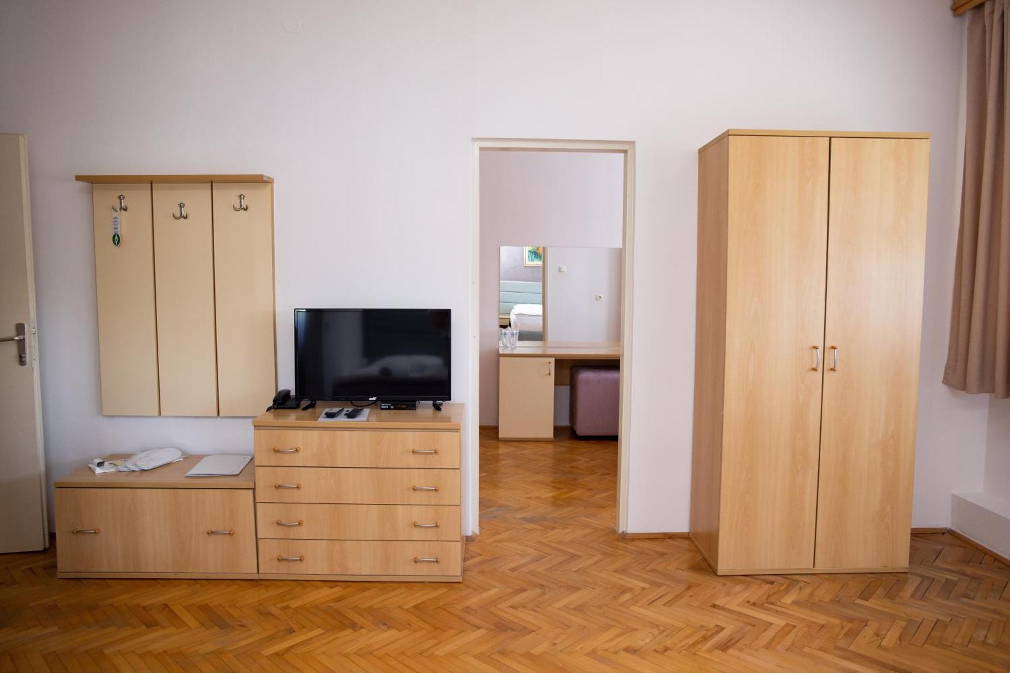 Motel New Sanatron Bosanski Novi ภายนอก รูปภาพ