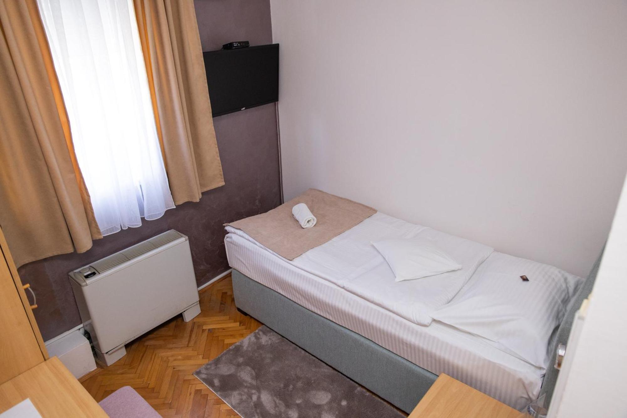 Motel New Sanatron Bosanski Novi ภายนอก รูปภาพ